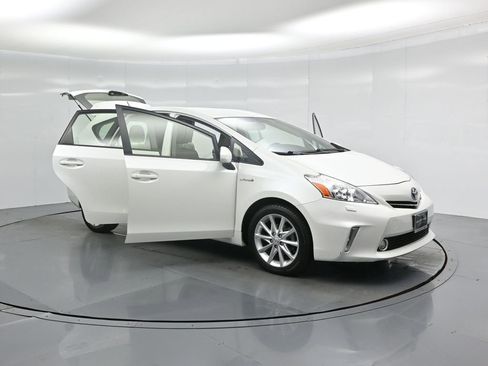 Used 2014 Toyota Prius V Five image 30