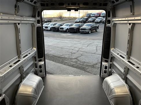 Used 2025 RAM ProMaster 2500 w/ Premium Convenience Group image 11