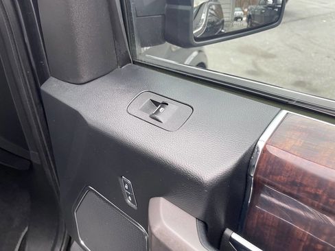 Used 2015 Ford F150 Platinum w/ Equipment Group 701A Luxury image 38