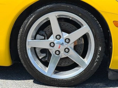 Used 2007 Chevrolet Corvette Coupe w/ Preferred Equipment Group RWD image 16