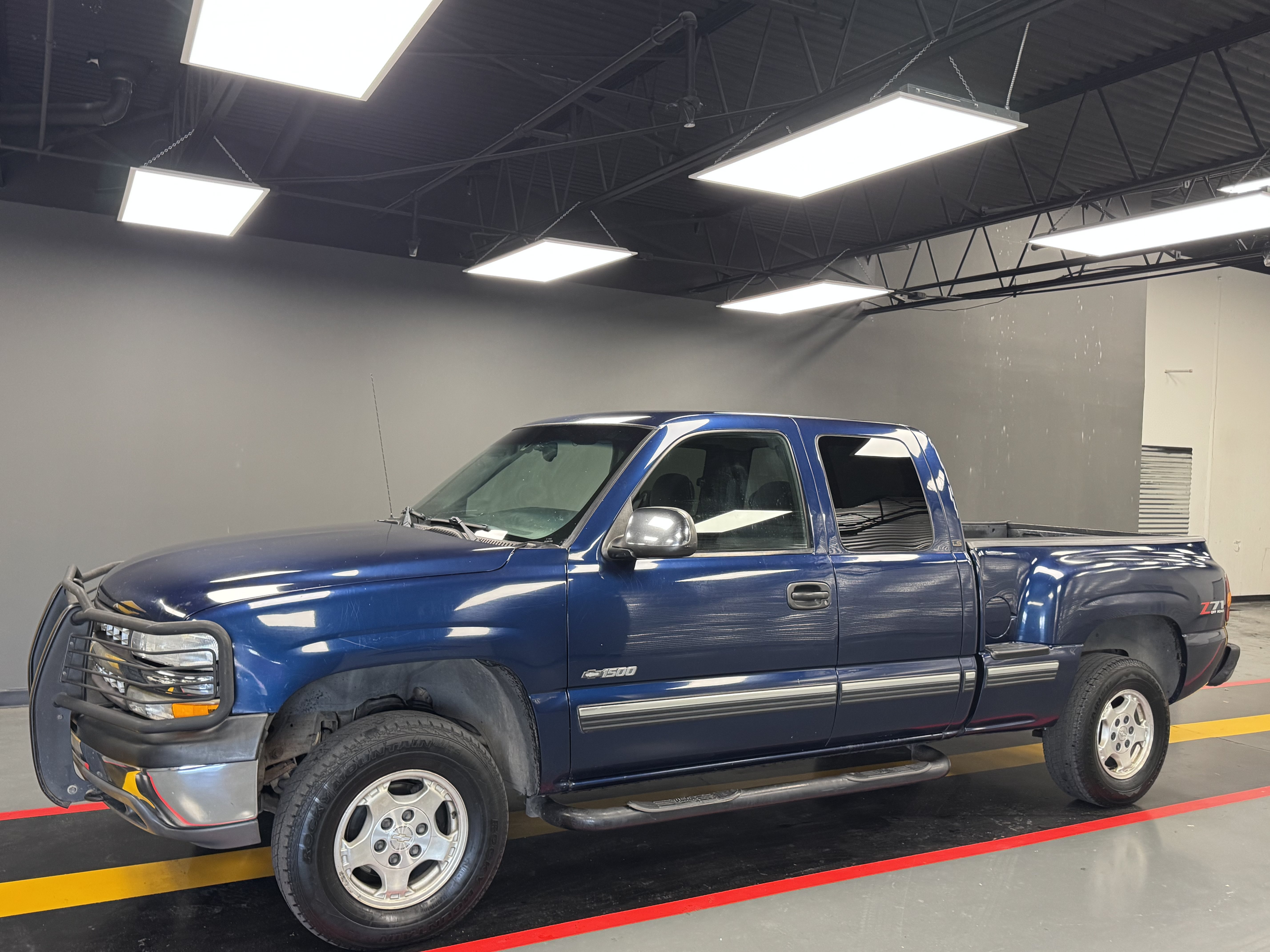 Used 2000 Chevrolet Silverado 1500 LS w/ Off-Road Chassis Pkg AWD/4WD image 2