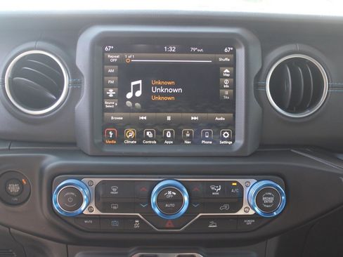 Used 2023 Jeep Wrangler Unlimited Rubicon 4xe image 9