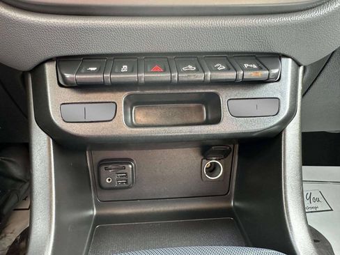 Used 2019 Chevrolet Colorado Z71 AWD/4WD image 32