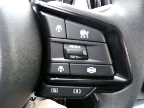 Used 2025 Subaru Crosstrek 2.0i Premium image 25