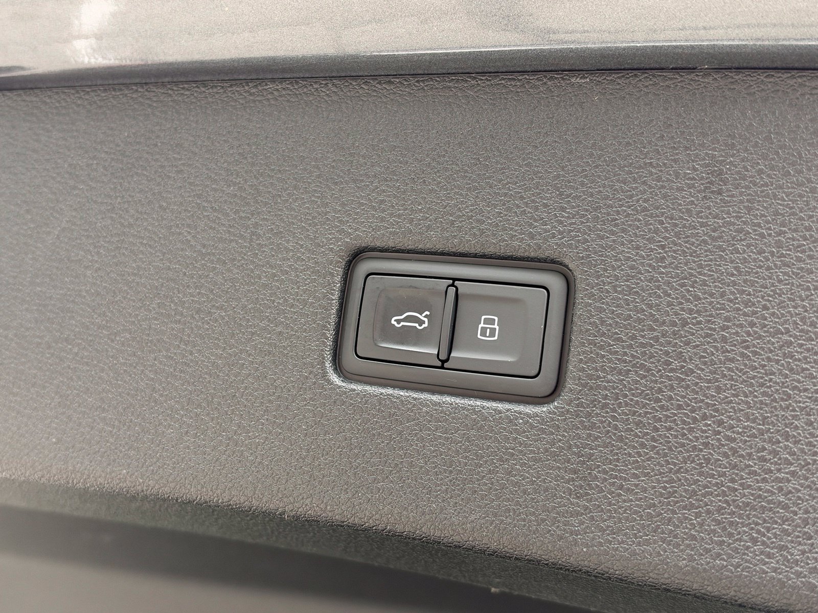 Used 2020 Audi Q8 Prestige w/ Prestige Package AWD/4WD image 25