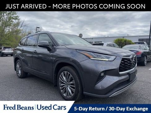Used 2021 Toyota Highlander Platinum AWD/4WD image 1