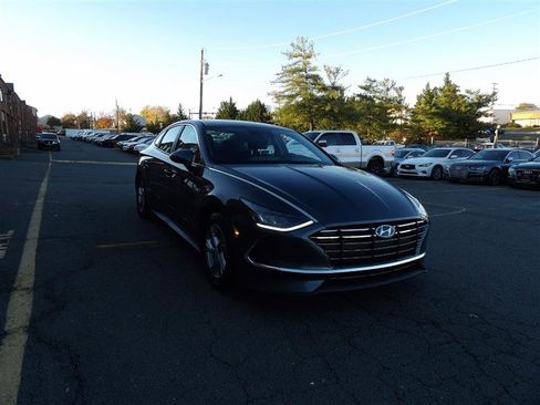 Used 2022 Hyundai Sonata SE image 2