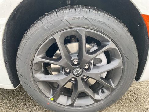 New 2026 Chrysler Pacifica Limited w/ S Appearance Package image 7