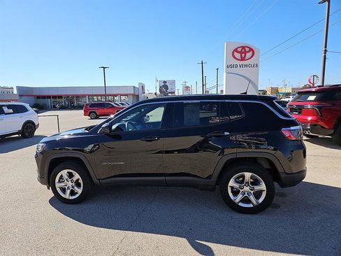 Used 2024 Jeep Compass Sport image 2