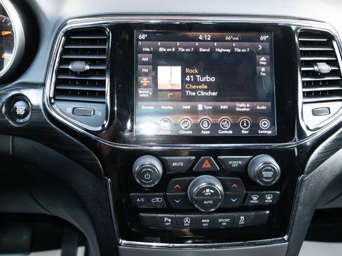 Used 2020 Jeep Grand Cherokee Altitude image 22