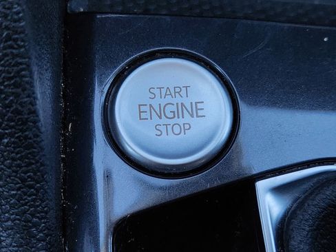 Used 2024 Volkswagen Tiguan SE image 22