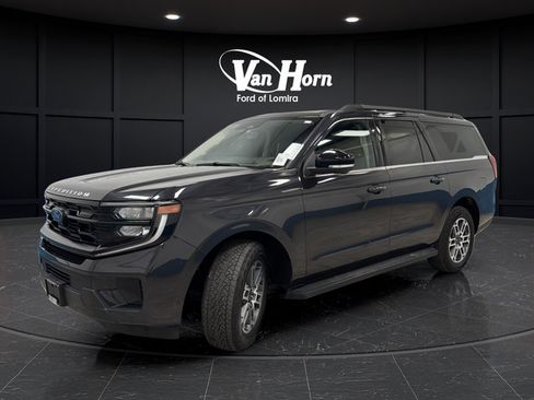 Used 2025 Ford Expedition Max Active AWD/4WD image 3