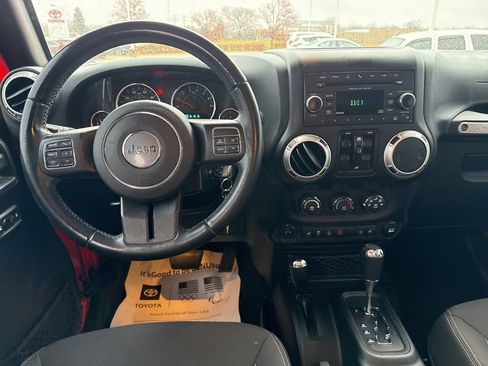 Used 2017 Jeep Wrangler Unlimited Sahara w/ Connectivity Group image 11