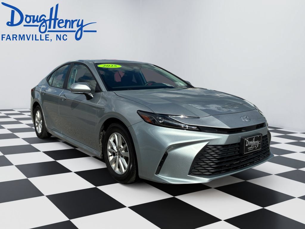 Used 2025 Toyota Camry LE FWD image 7