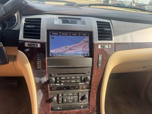Used 2013 Cadillac Escalade Premium image 20