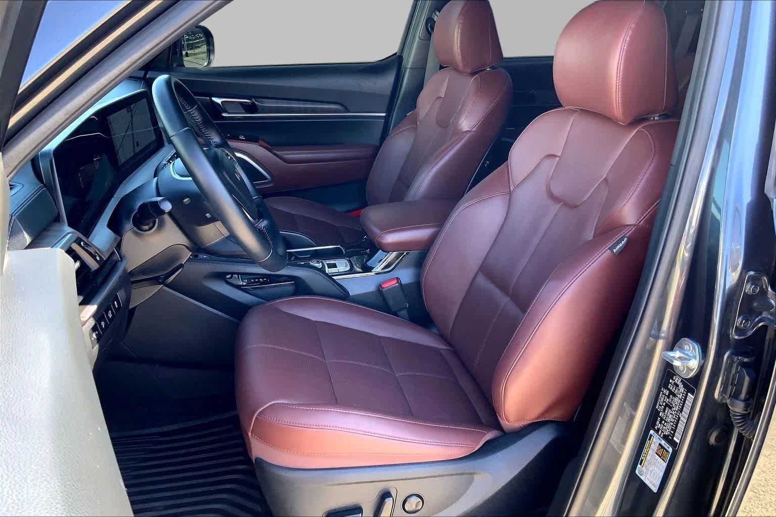 Used 2024 Kia Telluride EX w/ EX Captain's Chair Package FWD image 7