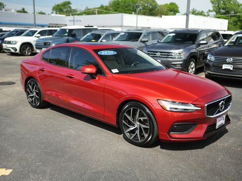 Used 2020 Volvo S60 T6 Momentum AWD/4WD image 9