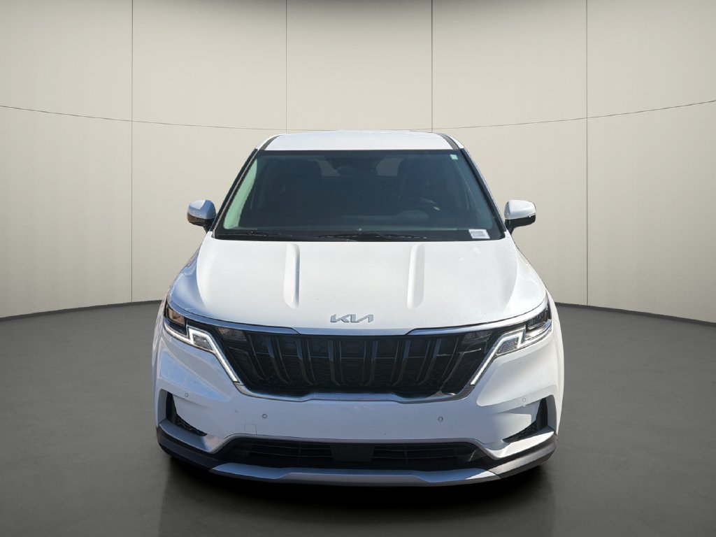 Used 2024 Kia Carnival EX FWD image 2