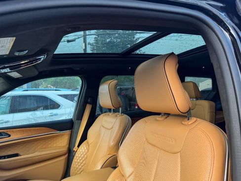 Used 2023 Jeep Grand Cherokee L Summit AWD/4WD image 27