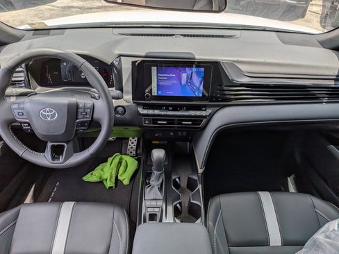 Used 2025 Toyota Camry SE FWD image 15