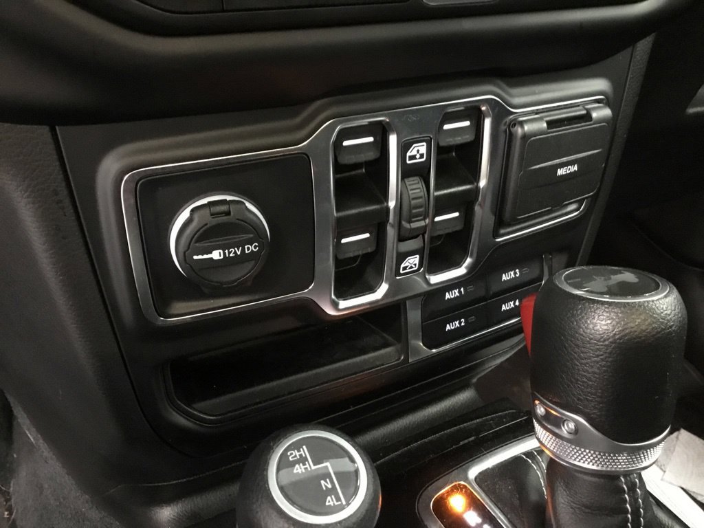 Used 2022 Jeep Wrangler Unlimited Sahara w/ Cold Weather Group AWD/4WD image 23