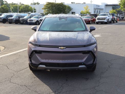 Used 2025 Chevrolet Equinox EV LT FWD image 3