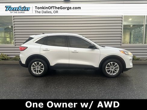 Used 2022 Ford Escape SE image 2