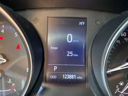 Used 2019 Toyota C-HR Limited image 11