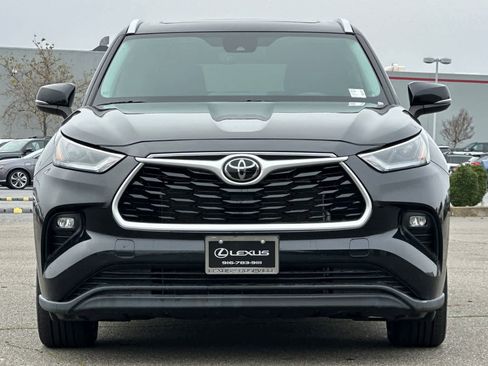 Used 2024 Toyota Highlander XLE image 10