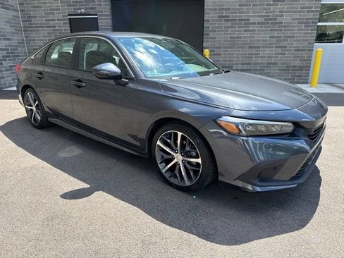 Used 2023 Honda Civic Touring image 3