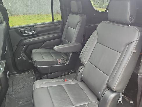 Used 2023 Chevrolet Suburban LT AWD/4WD image 16