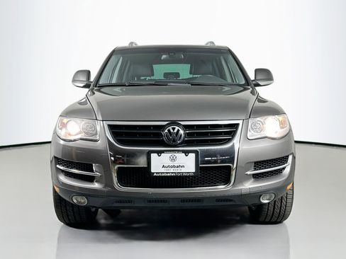 Used 2010 Volkswagen Touareg VR6 image 2