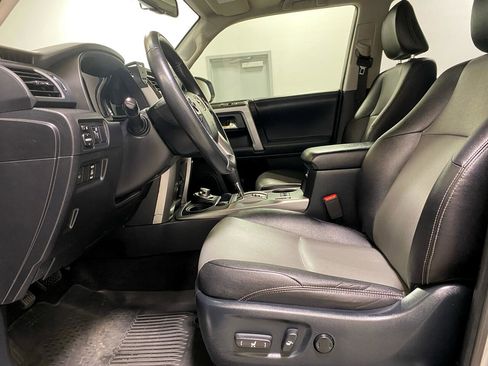 Used 2018 Toyota 4Runner SR5 Premium image 9