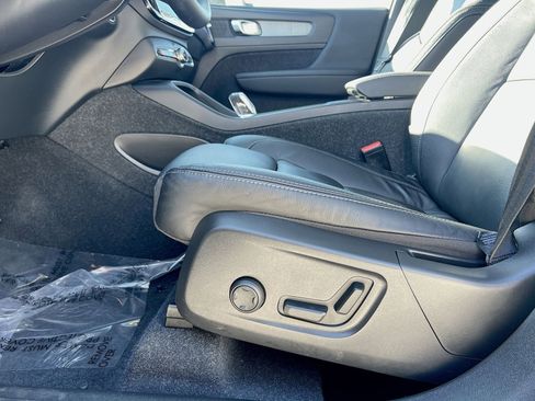 Certified 2023 Volvo XC40 B5 Plus w/ Protection Package Premier image 14