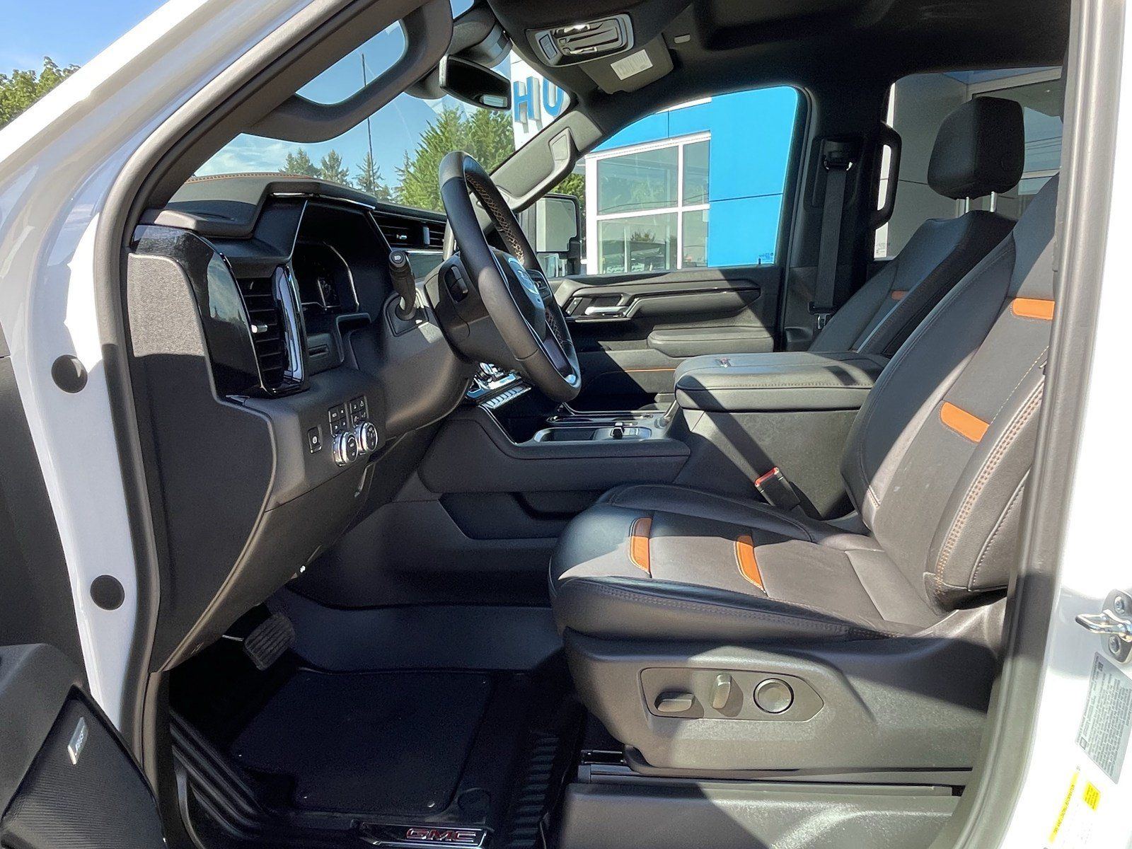 Used 2025 GMC Sierra 2500 AT4 AWD/4WD image 12