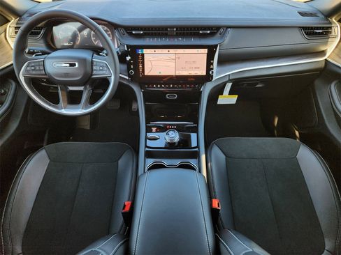 New 2026 Jeep Grand Cherokee Altitude image 24