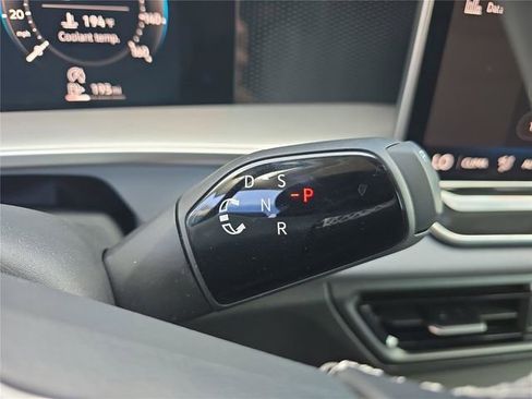 New 2026 Volkswagen Tiguan SE FWD image 21