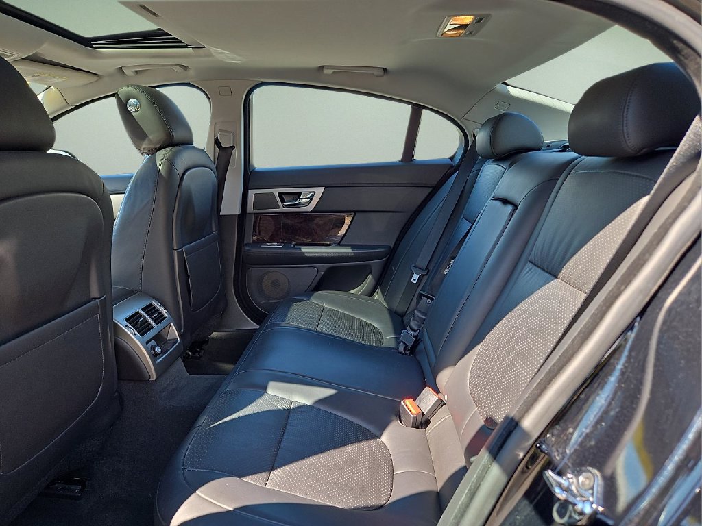 Used 2011 Jaguar XF Premium RWD image 10