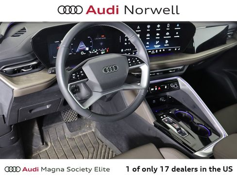 Used 2025 Audi Q5 Premium Plus w/ Premium Plus AWD/4WD image 2