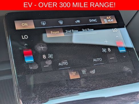Used 2026 Cadillac Vistiq Sport w/ LPO, Floor Liner Package AWD/4WD image 40