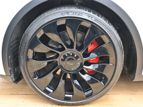 Used 2023 Tesla Model Y Performance AWD/4WD image 10