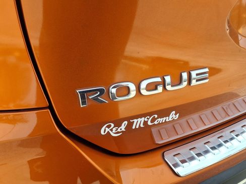 Used 2017 Nissan Rogue SV image 8