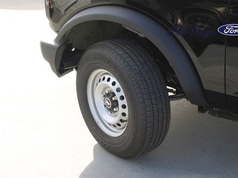 New 2025 Ford Bronco 4-Door image 5