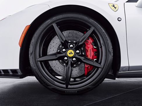 Used 2022 Ferrari F8 Tributo RWD image 3