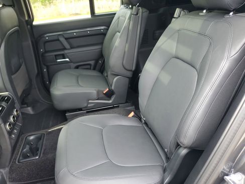 Certified 2025 Land Rover Defender 130 X-Dynamic SE AWD/4WD image 31