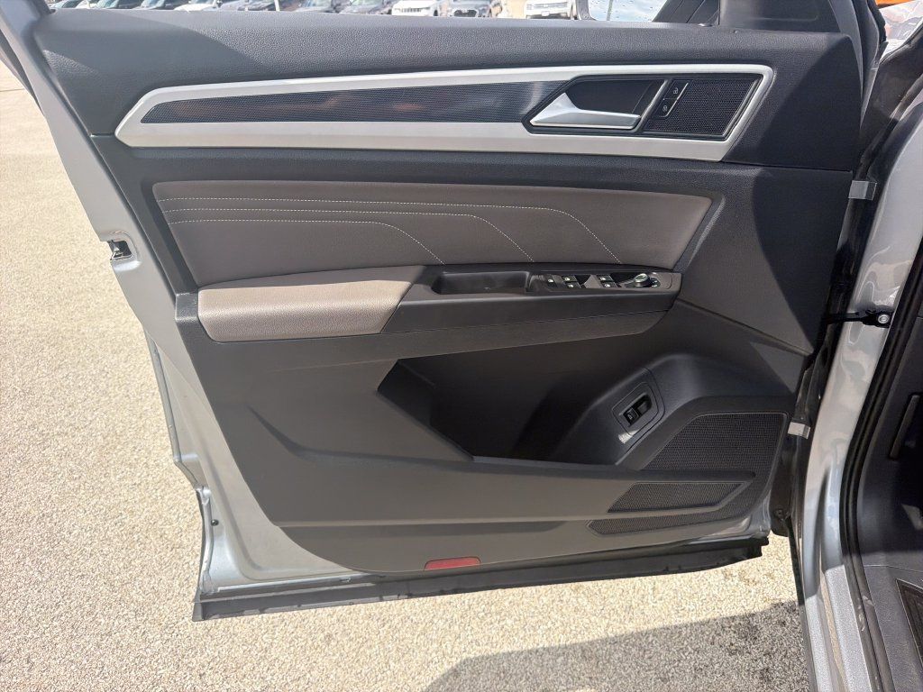 Certified 2023 Volkswagen Atlas Cross Sport SEL AWD/4WD image 9