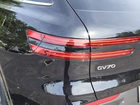Used 2026 Genesis GV70 2.5T Advanced w/ G1 Accessory Package AWD/4WD image 14