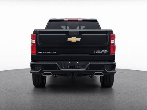 Used 2024 Chevrolet Silverado 1500 High Country w/ High Country Premium Package AWD/4WD image 3