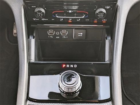 Certified 2025 Jeep Grand Cherokee Laredo image 15