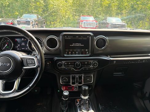 Used 2022 Jeep Wrangler Unlimited Rubicon 4xe w/ Cold Weather Group AWD/4WD image 40